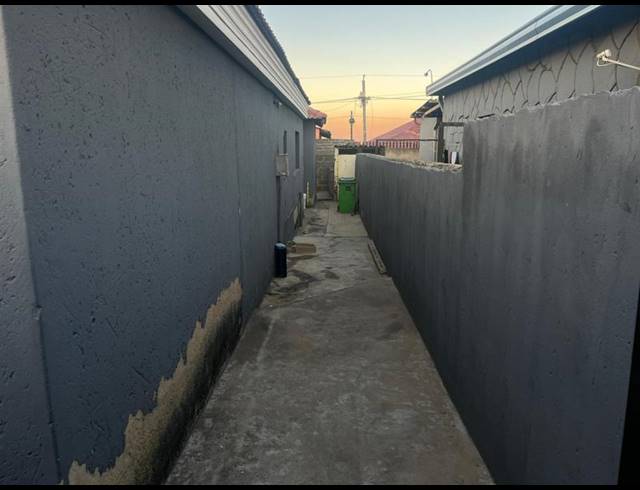 2 BEDROOM HOUSE FOR SALE IN MOLAPO